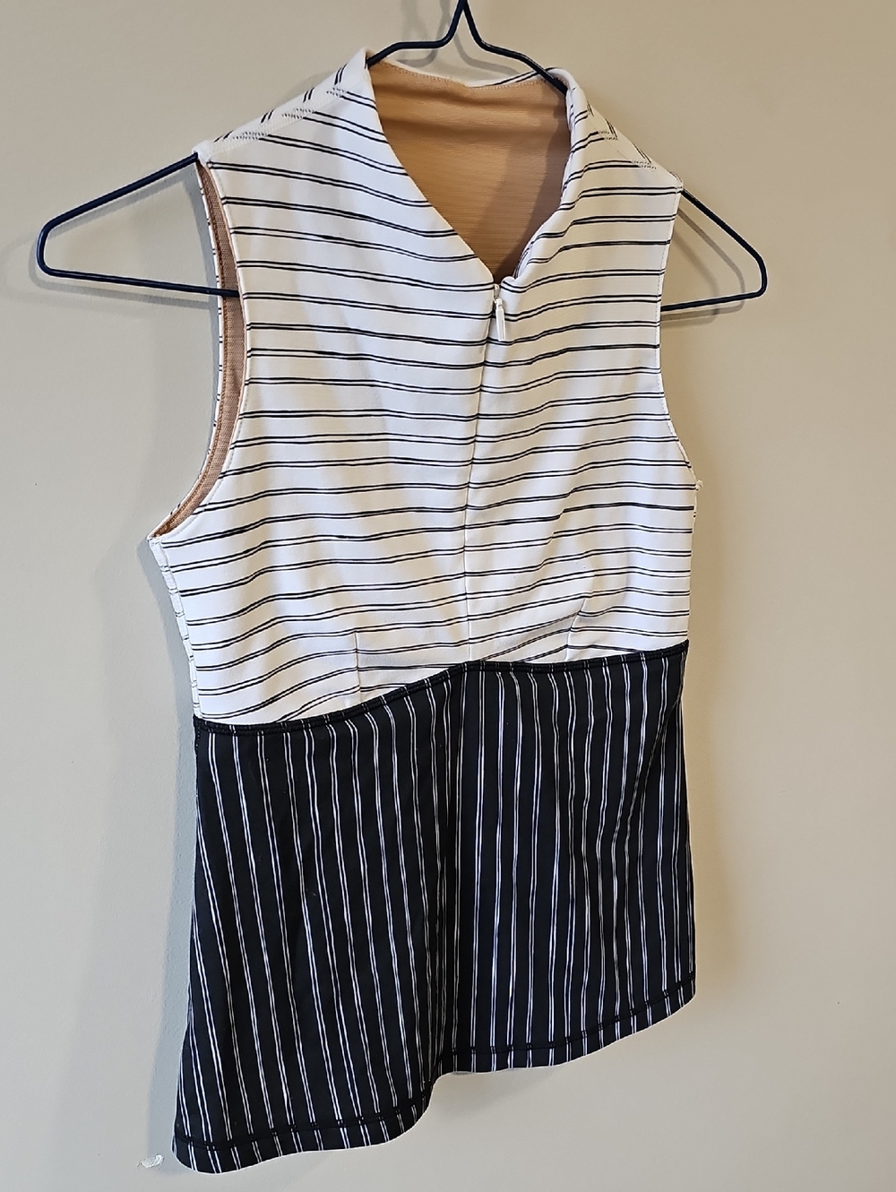 lululemon athletica Size 6 Activewear Sleeveless Top - Picture 2 of 6